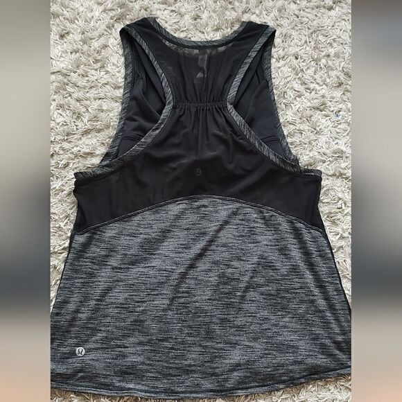 Lululemon Tank Top With built-in bra Size 4 - Picture 9 of 10